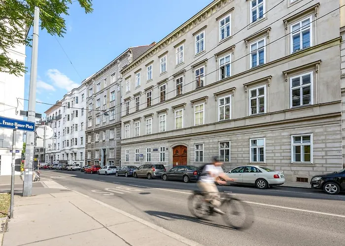 Spacious In Perfect Location For Family 24h Check-in Apartment *